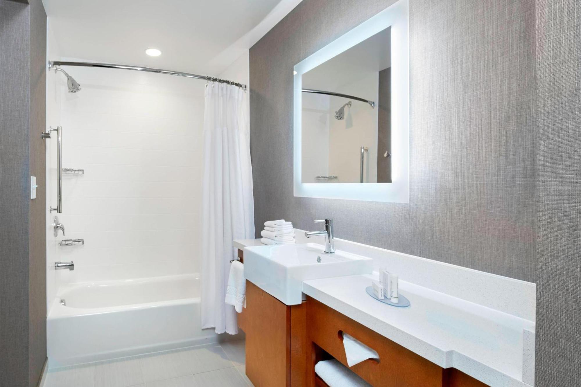 Springhill By Marriott Dayton Hotel 3*